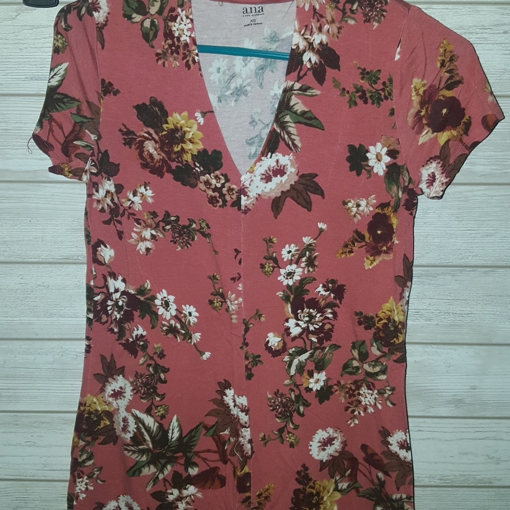 Floral keyhole top